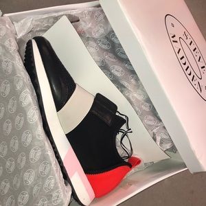 Steve Madden “antics” sneaker New! Never worn
